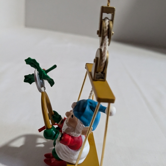 Christmas Charmers Santa Trimming the Mistletoe vtg 1991 Rennoc - Picture 7 of 11